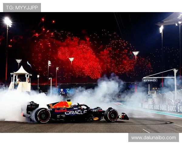 维斯塔潘称霸赛季收官战梅赛德斯策略失误引发车迷热议